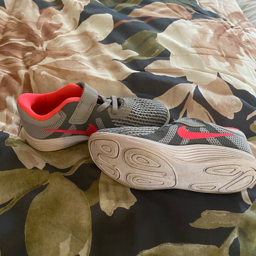 Toddler girls hot pink and grey Nike tennis shoes
